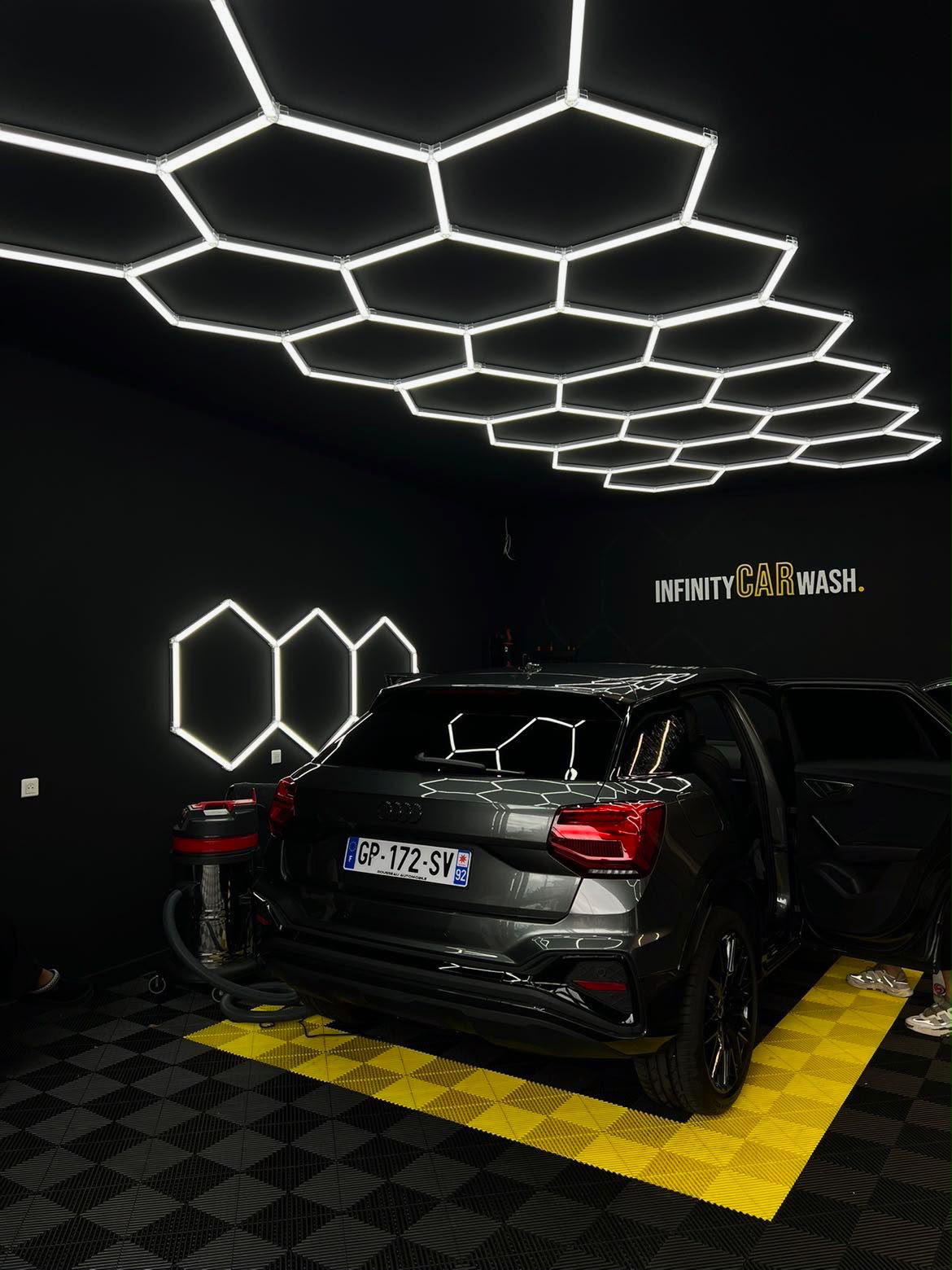 Audi Q2 après lavage, carrosserie propre et brillante