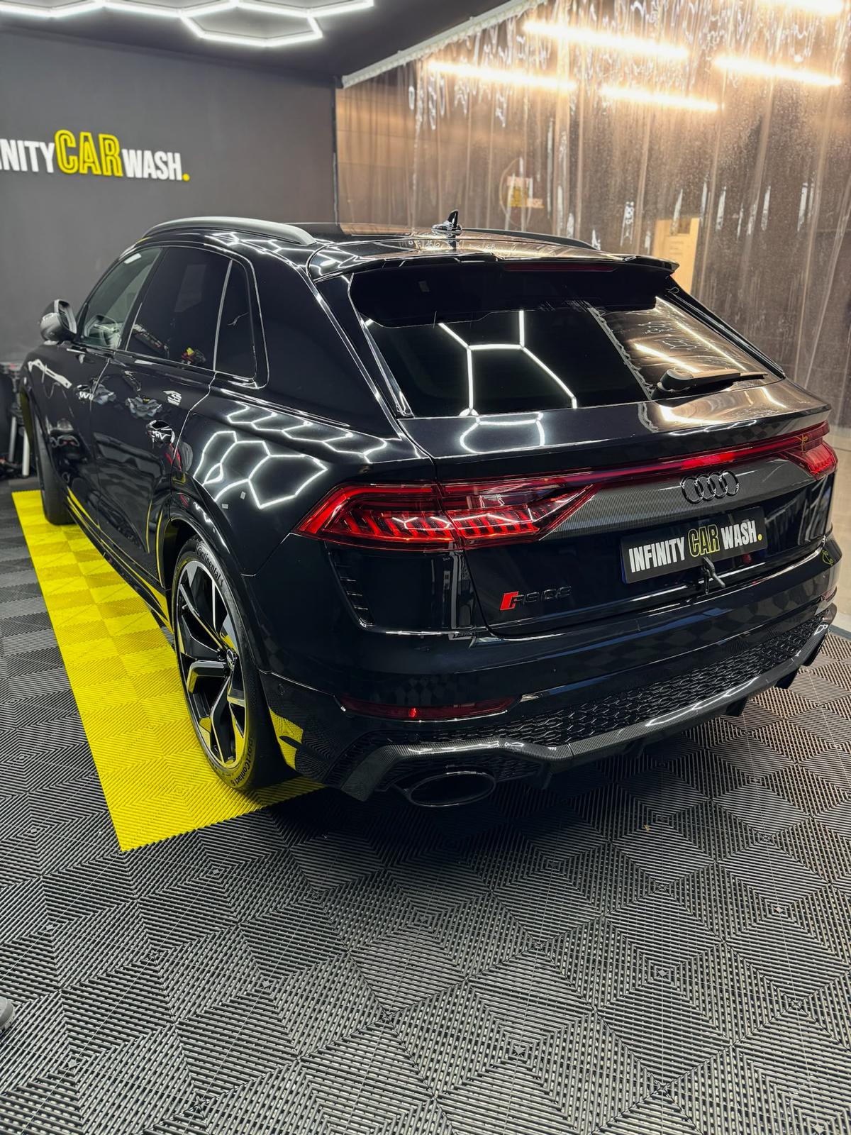 Audi RS Q8 noire