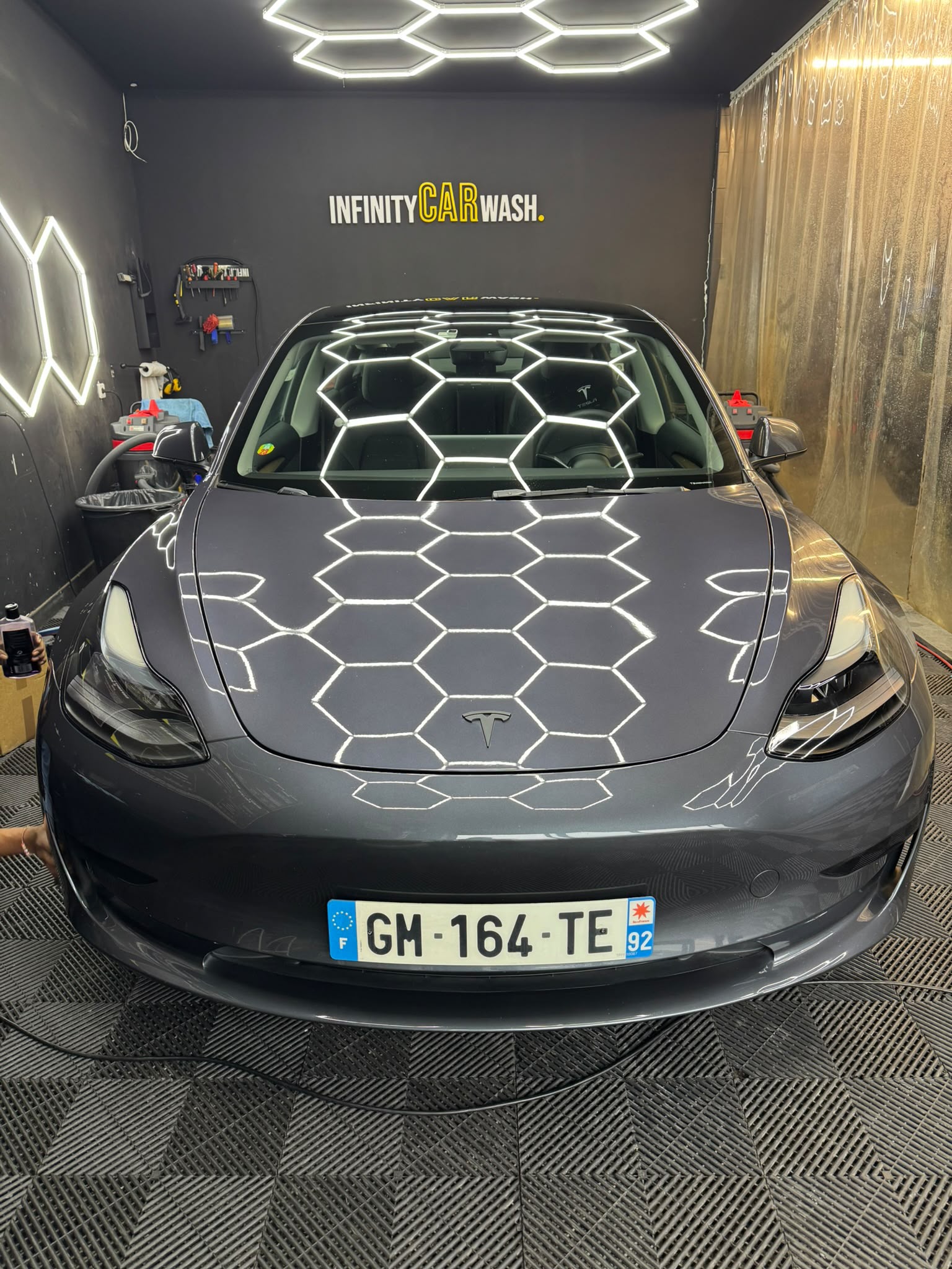 Tesla Model 3 grise
